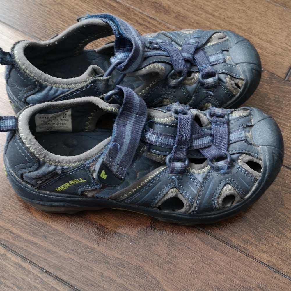 Merrell boys sandals with leather upper size 12M